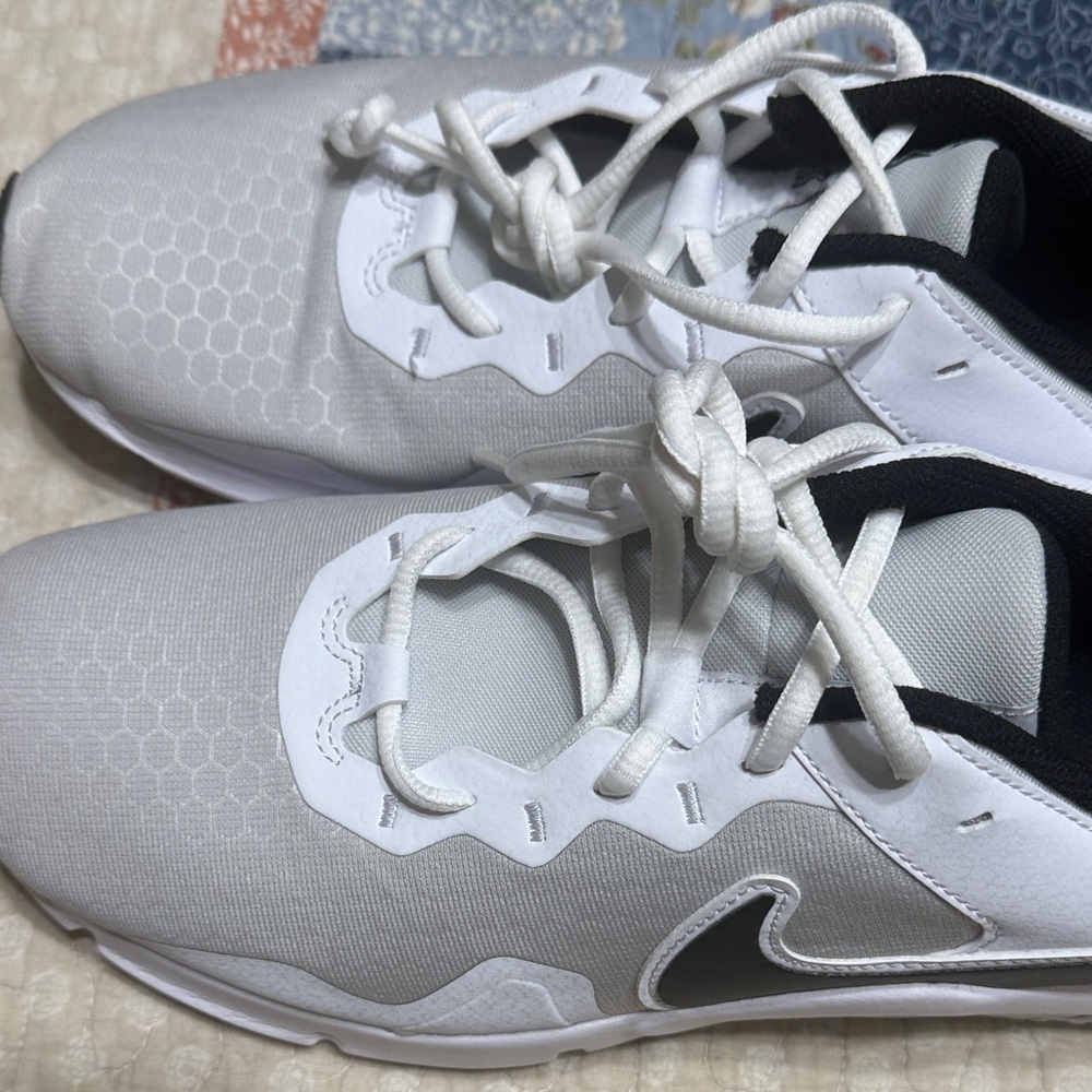 Nike Gray and Black Sneakers - Picture 4 of 6